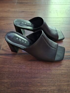 AQUA Black Leather Block Heel Mules